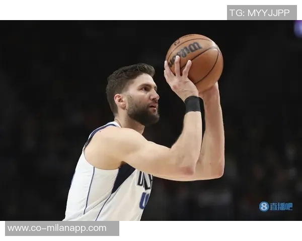 拉梅洛鲍尔表现平平19投6中三分球命中率低迷仍砍下20分5篮板8助攻